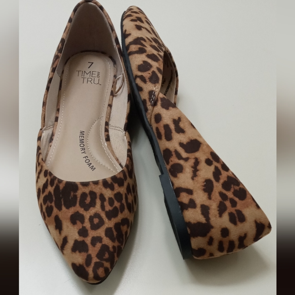 Time and Tru pointy cheetah flats size 7 like new